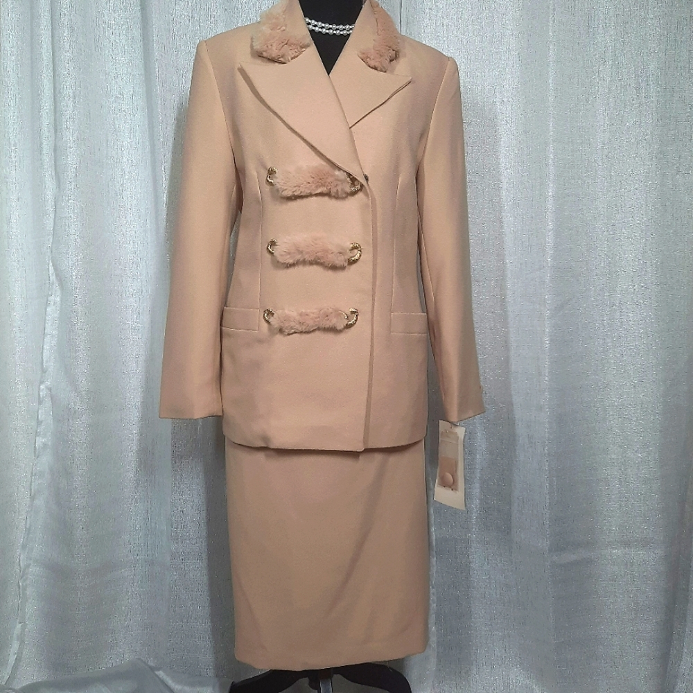 Champagne Italy 2 piece Beige Skirt Suit Size 8